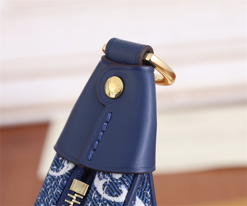  Curated shopper bag front view 7