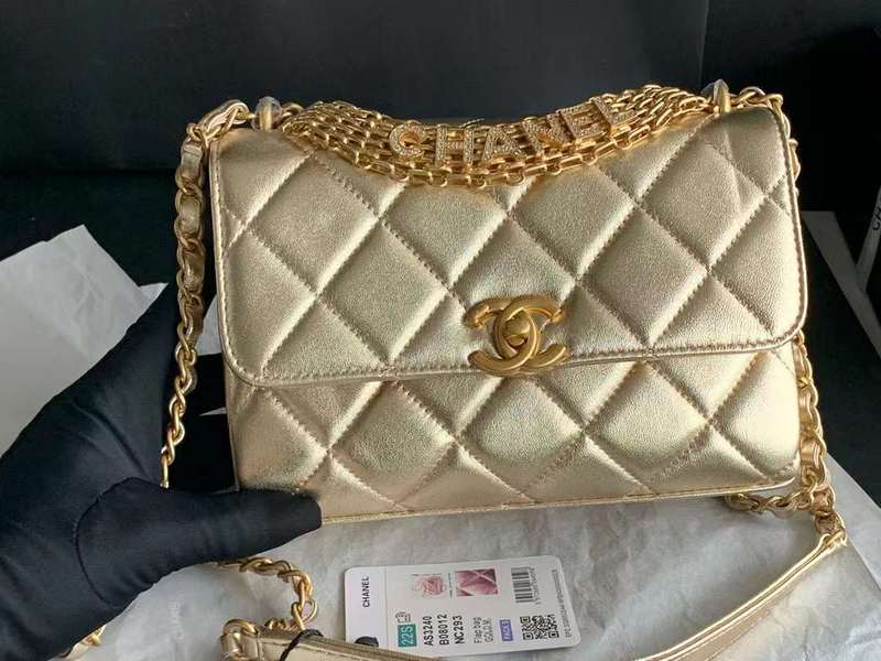 Zivas Charm Timeless Appeal Everyday Handbag (Considered Detail & Form) – Detail View