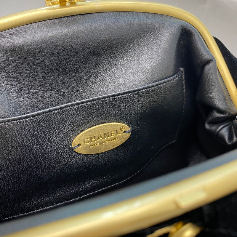  spacious purse view 5