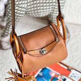  Contemporary shoulder bag front view