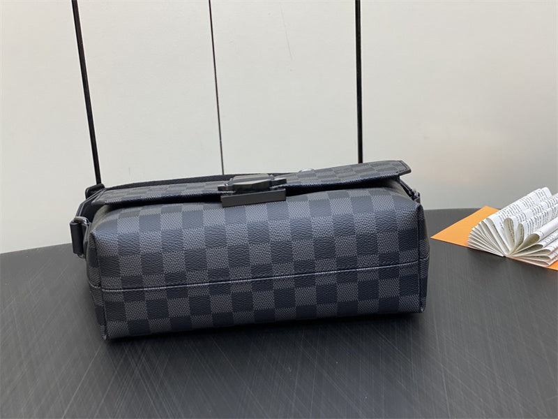  Everyday carryall bag front view 7