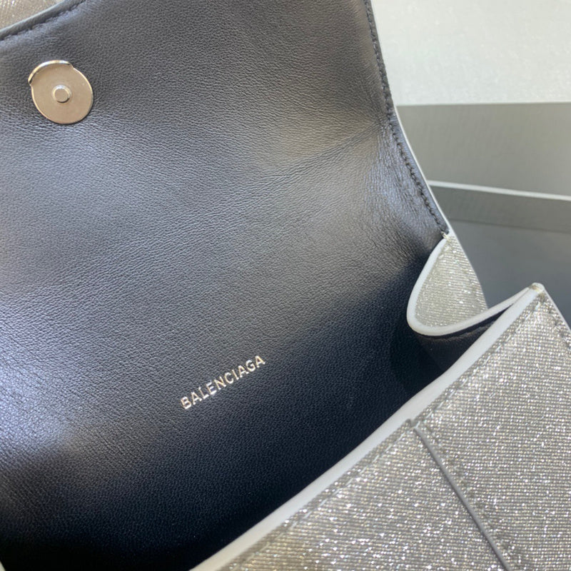 Bold Premium PU Leather Handbag - Sleek Minimalist Lines | Women's Luxury Handbag #559 - texture close-up (image 9) of designer-inspired handbag