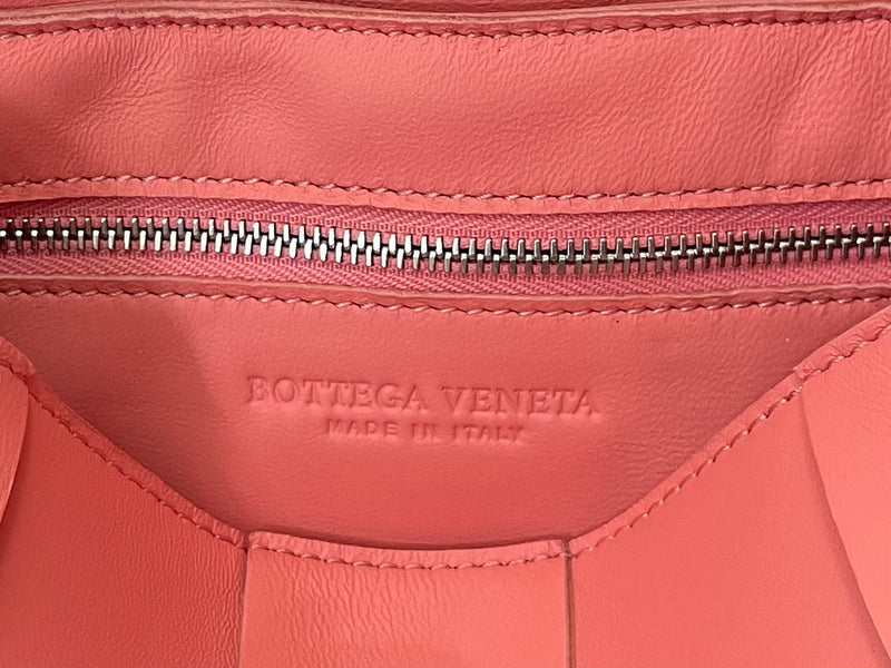 Effortless Faux Leather Handbag - Everyday Elegance | Women's Premium Handbag #1631 - close-up detail shot (image 3) of designer-inspired handbag