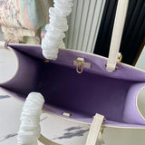  shoulder bag interior and compartment view 9