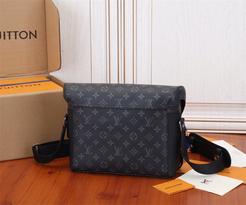  Chic structured bag carried on shoulder