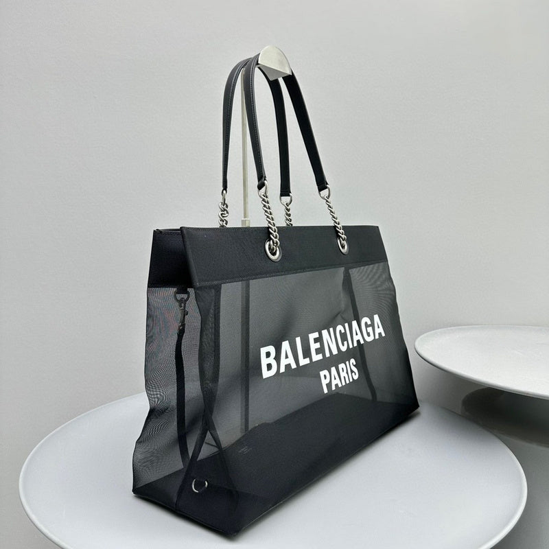 Zivas Charm Understated Luxury Fashion Handbag (Polished Everyday Piece) – Lifestyle Shot