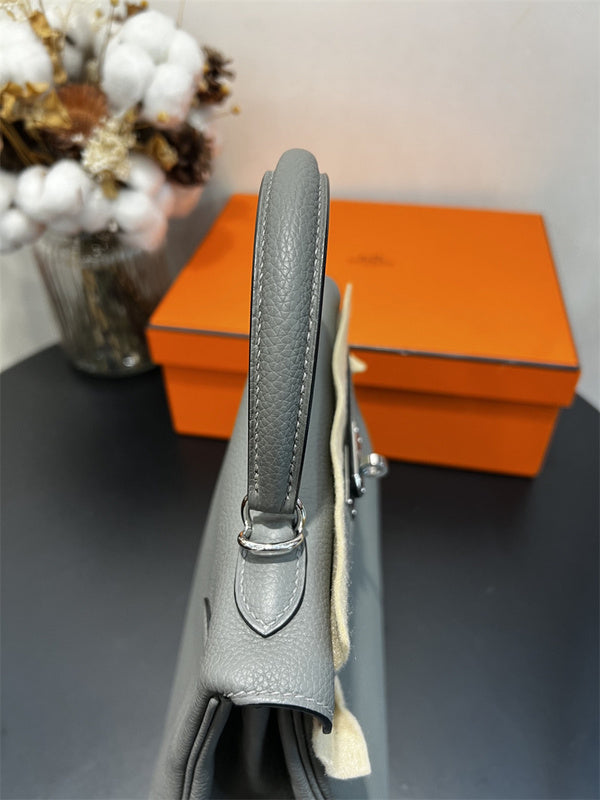  Tailored structured bag carried on shoulder