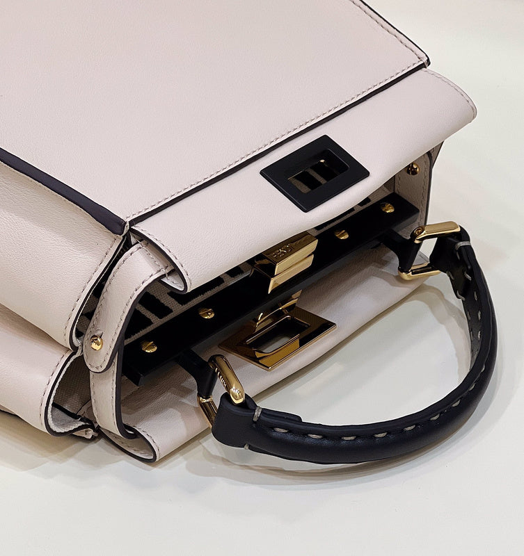 Ziva's Charm handbag – interior view (23cm*7cm*19cm)