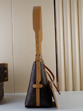 Premium Women's Crossbody Bag - Luxury Designer Fashion Accessory - NM4715