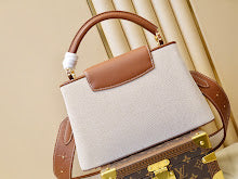 Luxury Iconic Crossbody Bag - Women's Elegant Designer Fashion - NM4372