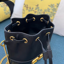 Luxury Iconic Crossbody Bag - Women's Elegant Designer Fashion - NM2800