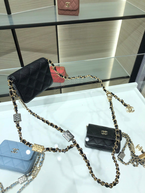 Zivas Charm Chic Craftsmanship Designer Handbag (Modern Wardrobe Staple) – Detail View