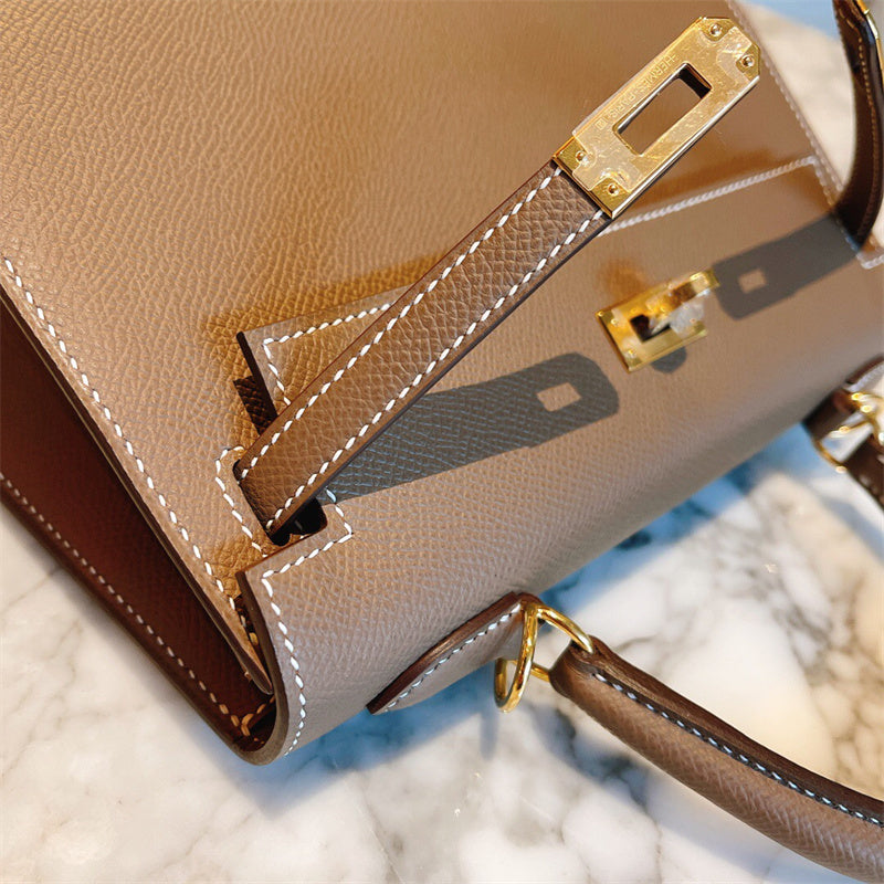  clean-lined shopper bag detail view showing craftsmanship 14
