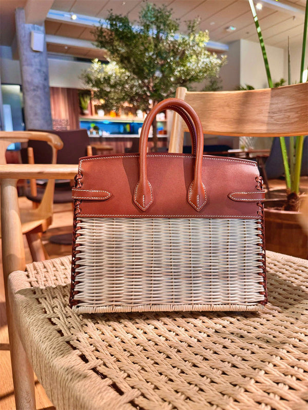 Fluid handbag styled for everyday wear