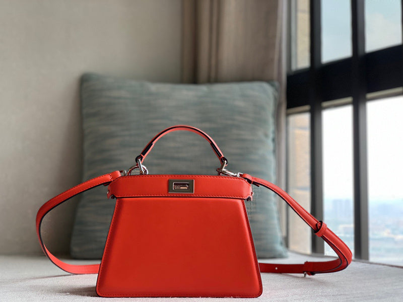 Ziva's Charm handbag – front view (20cm*15cm*11cm)