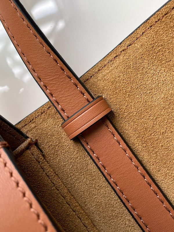 Ziva's Charm handbag – product shot (12.5cm*21cm*9.5cm)