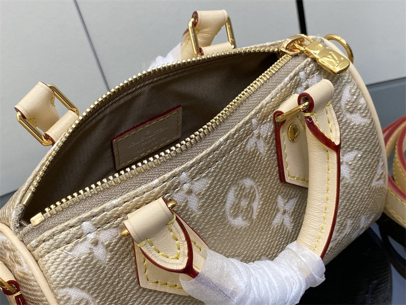  shopper bag interior and compartment view 9