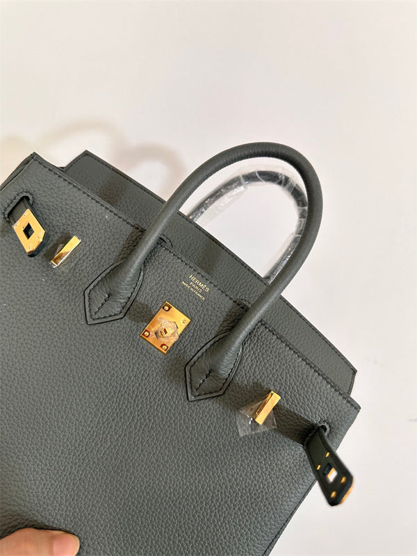  signature shopper bag detail view showing craftsmanship 8