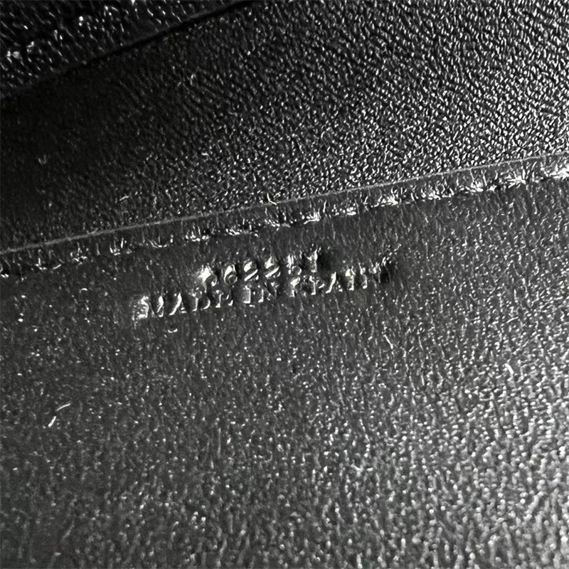 Ziva's Charm handbag – detail view (22.5cm*6.5cm*15.5cm)