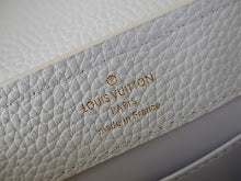 Luxury Signature Top Handle Bag - Elegant Women's Designer Handbag - NM4139