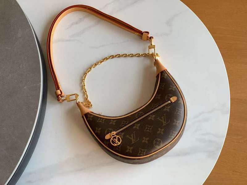 Side profile of sleek classic women's handbag – women's designer-style accessory