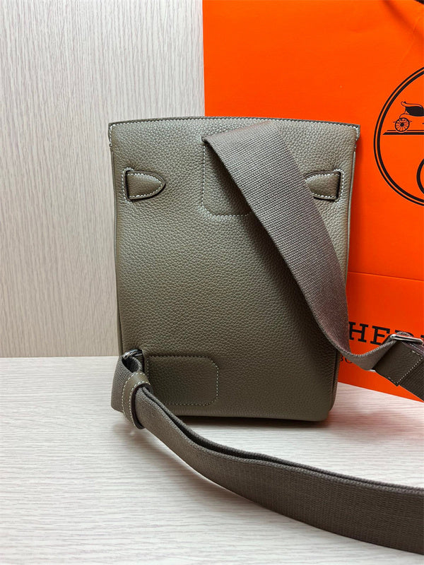  refined tote bag styled with outfit 24