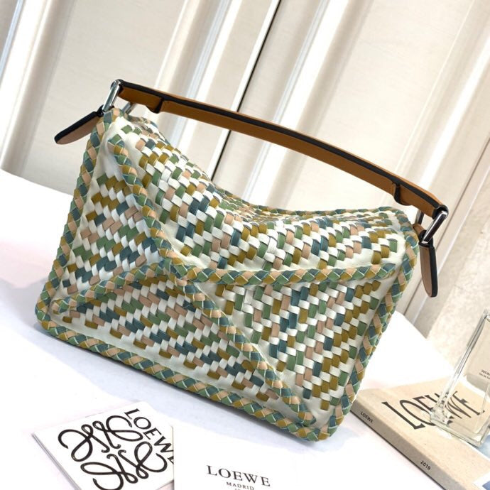 Ziva's Charm handbag – detail view (24cm*16.5cm*10.5cm)