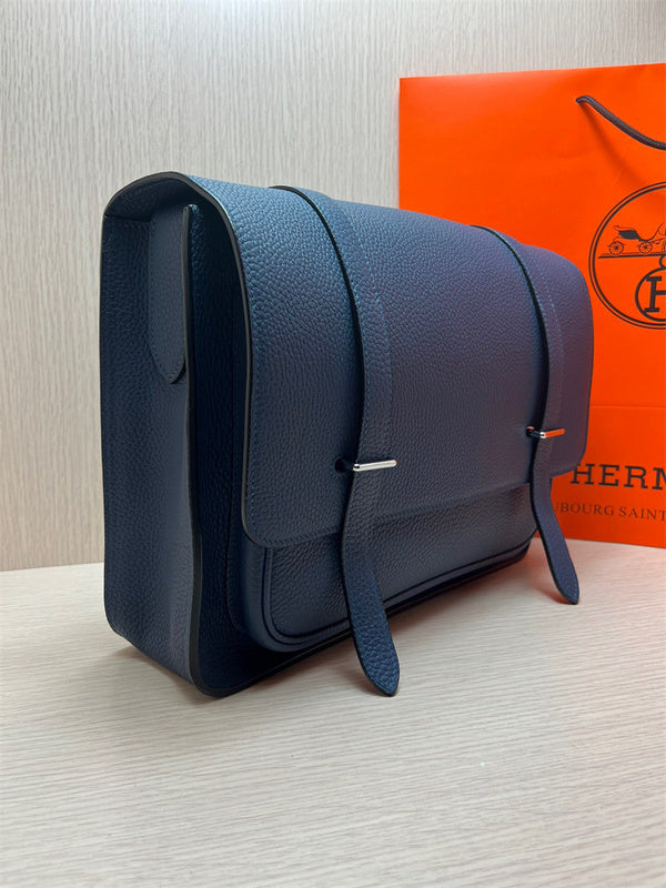  handbag interior and compartment view 21