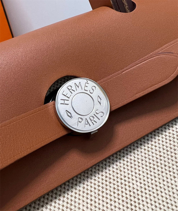  Polished handbag carried on shoulder 22