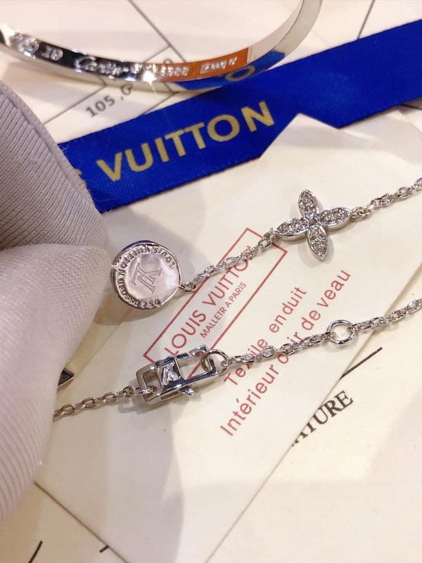 Full view of Cartier unisex jewelry piece