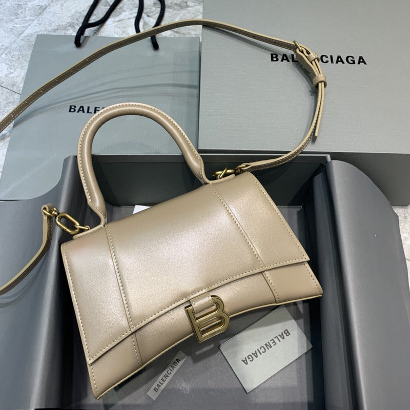 Zivas Charm Refined Everyday Style Premium Handbag (Premium Everyday Carry) – Lifestyle Shot