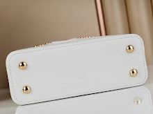 Luxury Signature Top Handle Bag - Elegant Women's Designer Handbag - NM4139