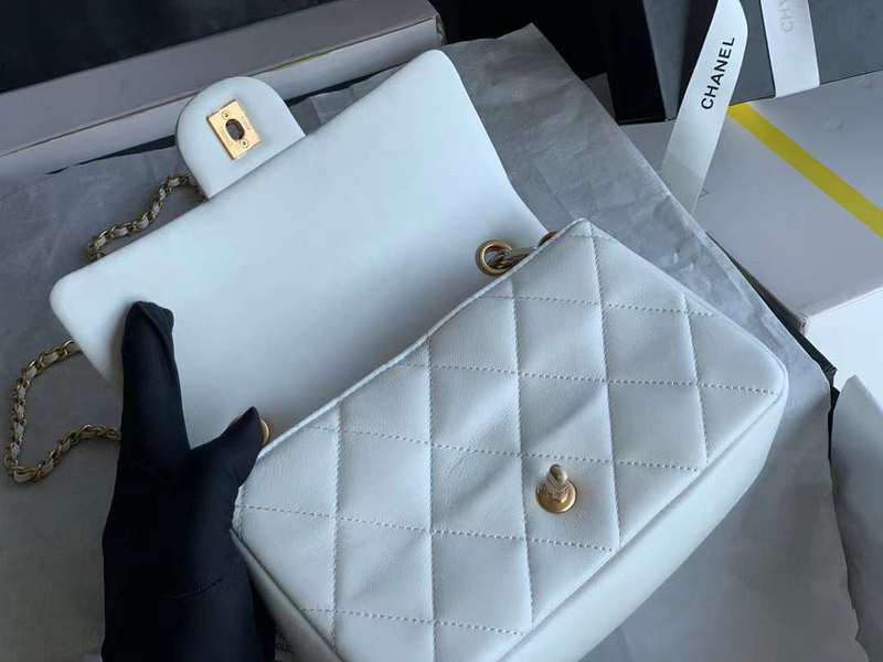 Zivas Charm Chic Craftsmanship Everyday Handbag (Everyday Luxury Essential) – Styled Look