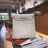  Contemporary tote bag front view