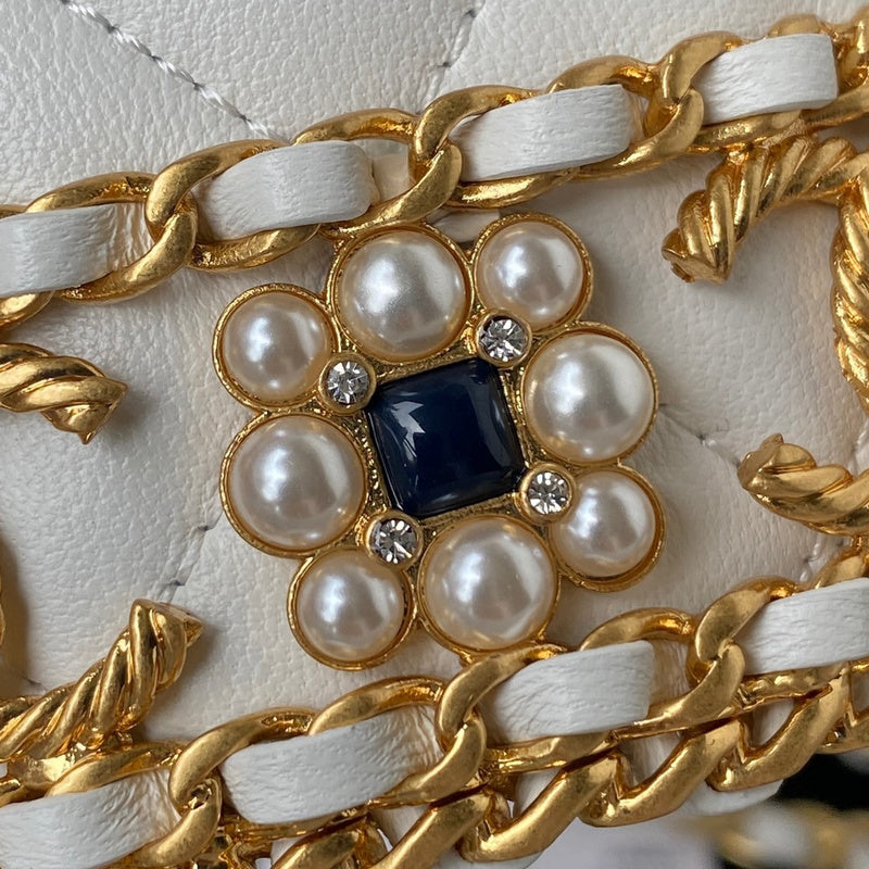  handbag, compact everyday style, image 5