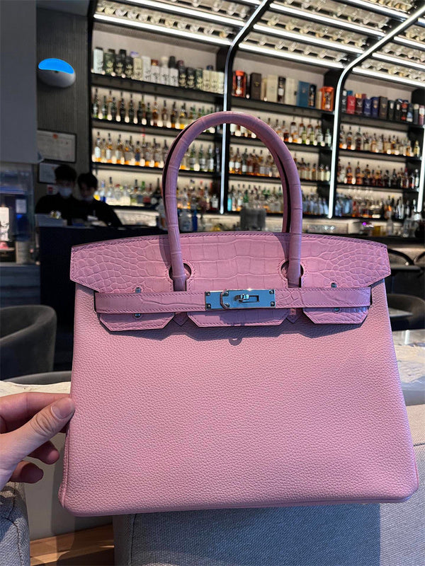  Clean-Lined everyday bag front view