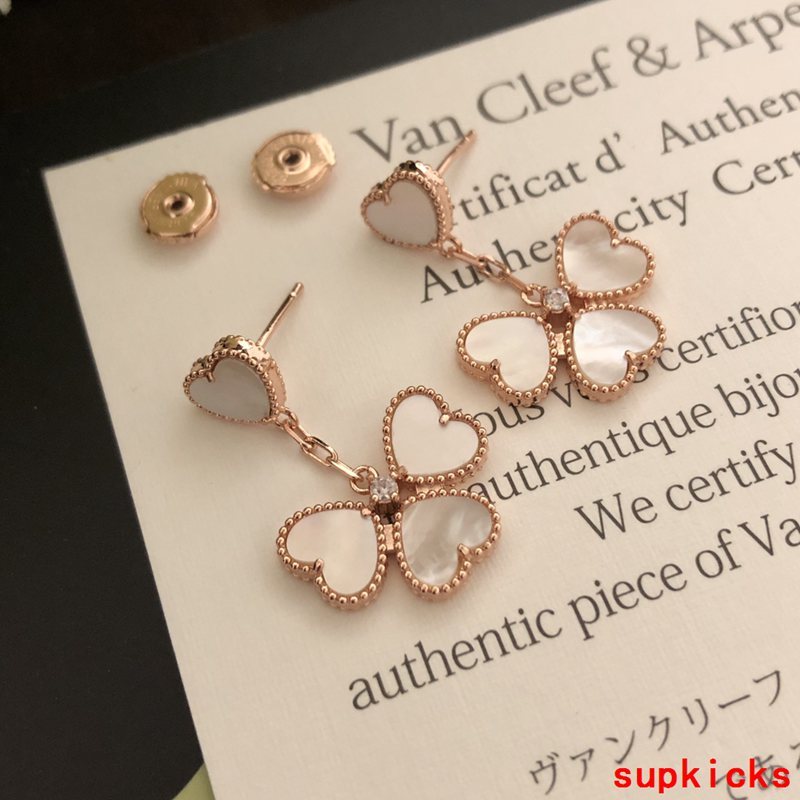 Front view of Van Cleef & Arpels unisex jewelry piece