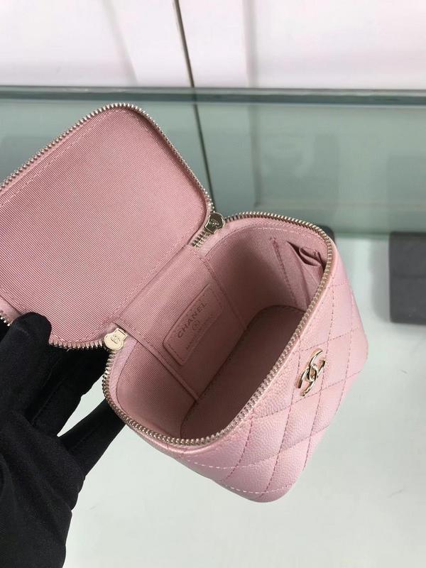 Zivas Charm Chic Craftsmanship Fashion Handbag (Everyday Luxury Essential) – Detail View