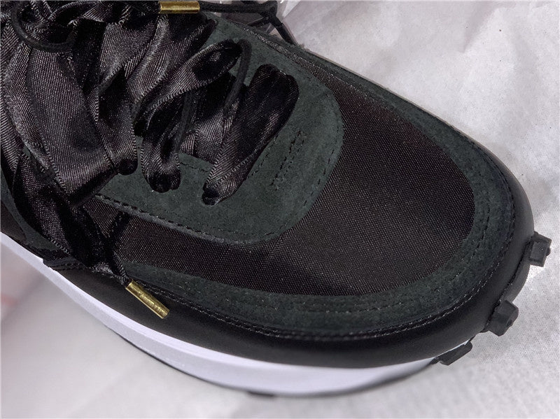 Nike Men's & Women's Premium Low-Top Trainers — Style 025 hardware detail