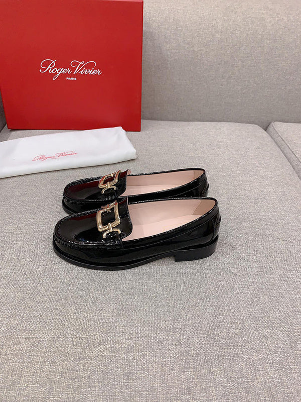Side profile view of Roger Vivier luxury piece style No.070