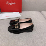 Side profile view of Roger Vivier luxury piece style No.070