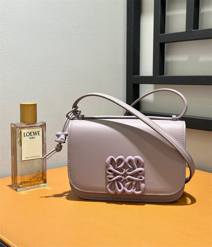 Ziva's Charm handbag – detail view (19cm*6cm*13.5cm)