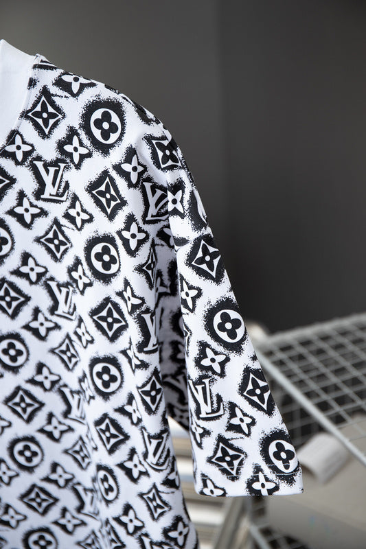 Full styled look of Louis Vuitton cotton t-shirt with monogram-inspired silhouette