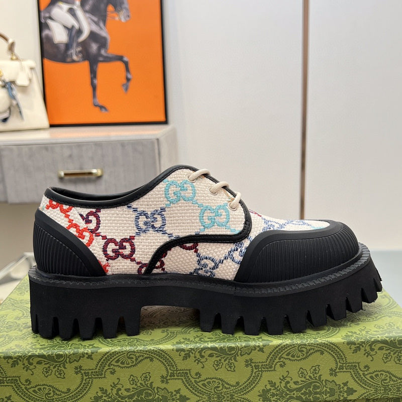 Gucci Casual sneakers in classic monochrome heritage-inspired look front view