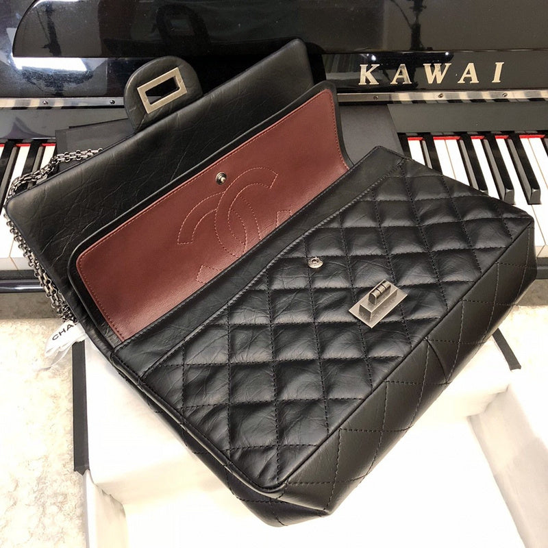  spacious purse view 5
