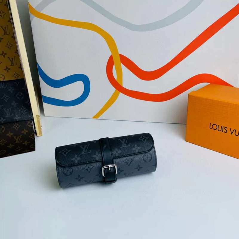 Styled lifestyle shot of refined signature women's handbag – women's everyday handbag