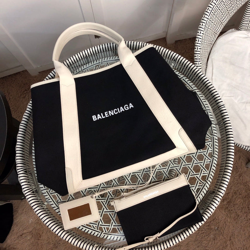 Front view of chic everyday-luxe women's handbag – women's everyday handbag