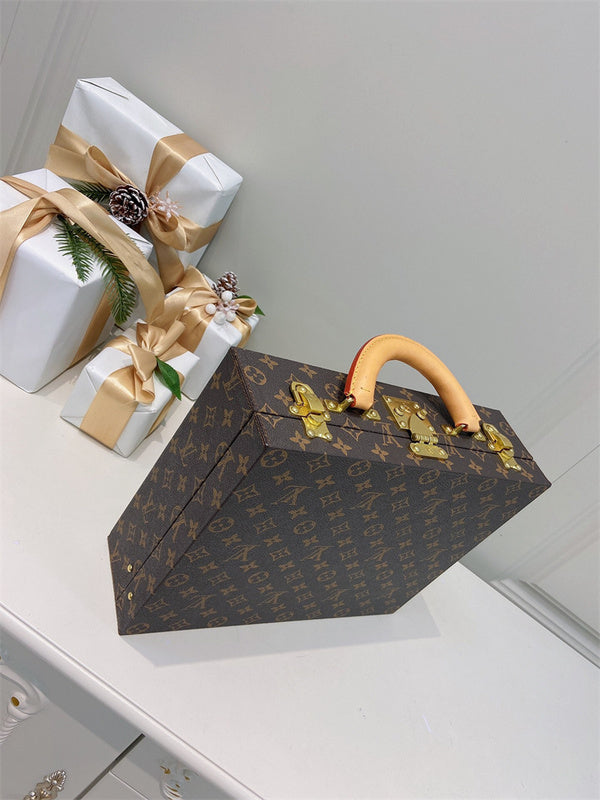  Polished carryall bag front view 7