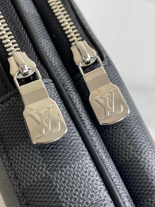 Handle and strap detail of premium signature women's handbag – women's luxury accessory