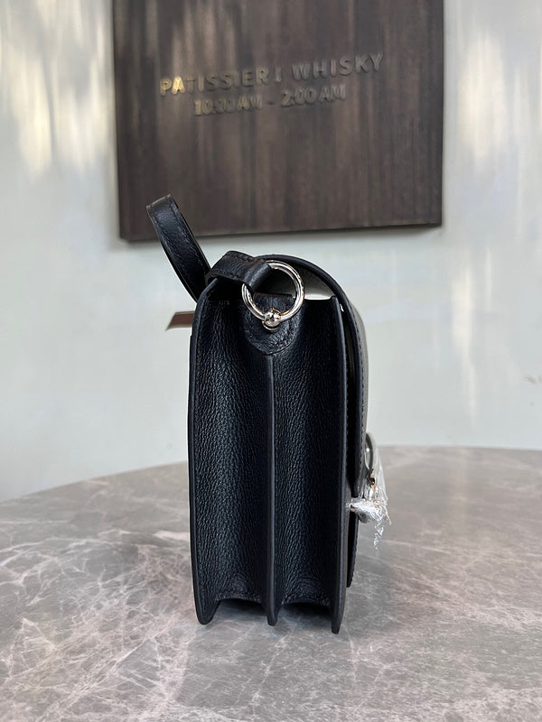 Timeless handbag styled for everyday wear
